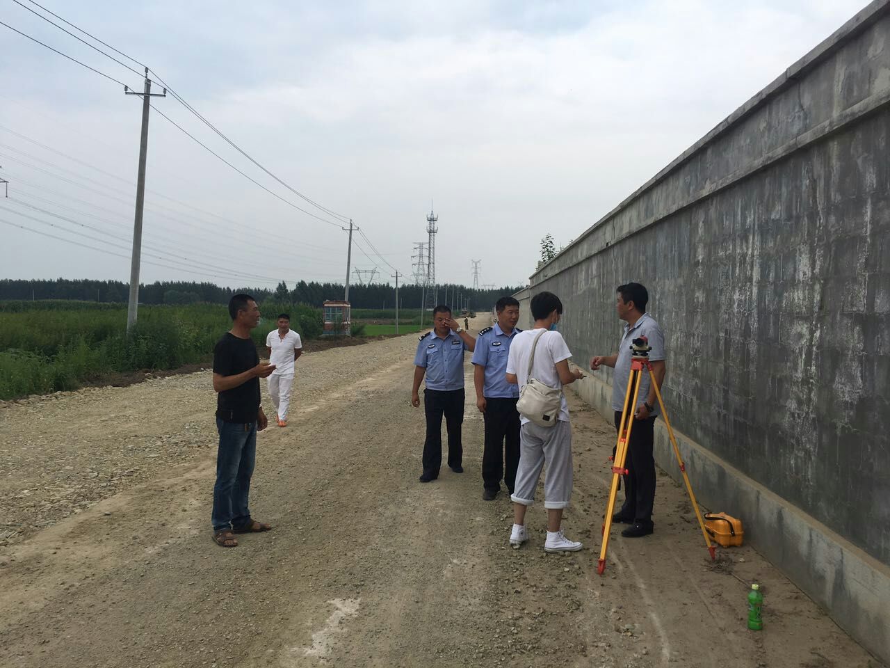 路面基层厚度检测，为下一步水稳基层厚度检查做好准备.jpg