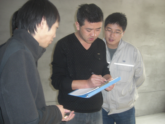 将房屋发现的问题详细的记录在验房单上并告之业主.jpg