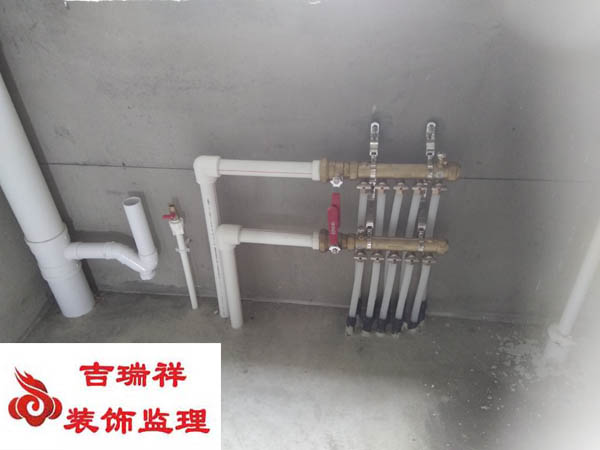 看似固定的很好，用手摸下螺丝钉发现一点牢固性都没有，时间长了会出问题的啊！.jpg