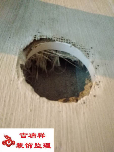 怎么没有副烟道呢？如果购房者不懂，入住后楼下的卫生间味就会串上来，不要这么坑人吗！.jpg